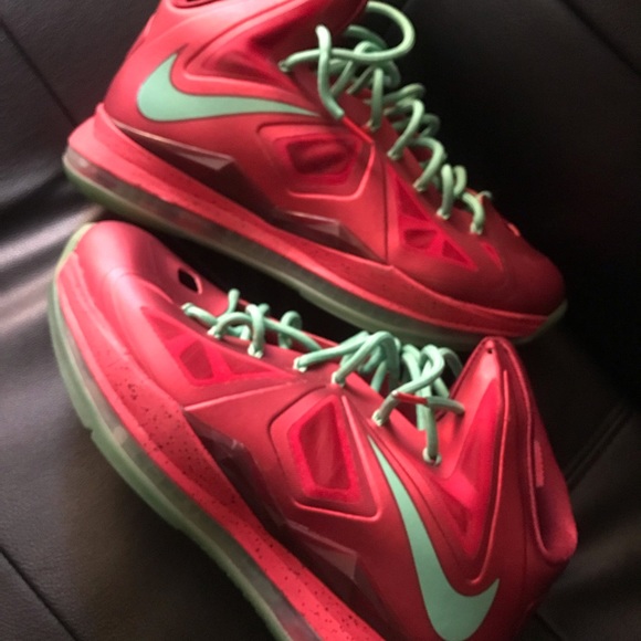 lebron christmas edition shoes